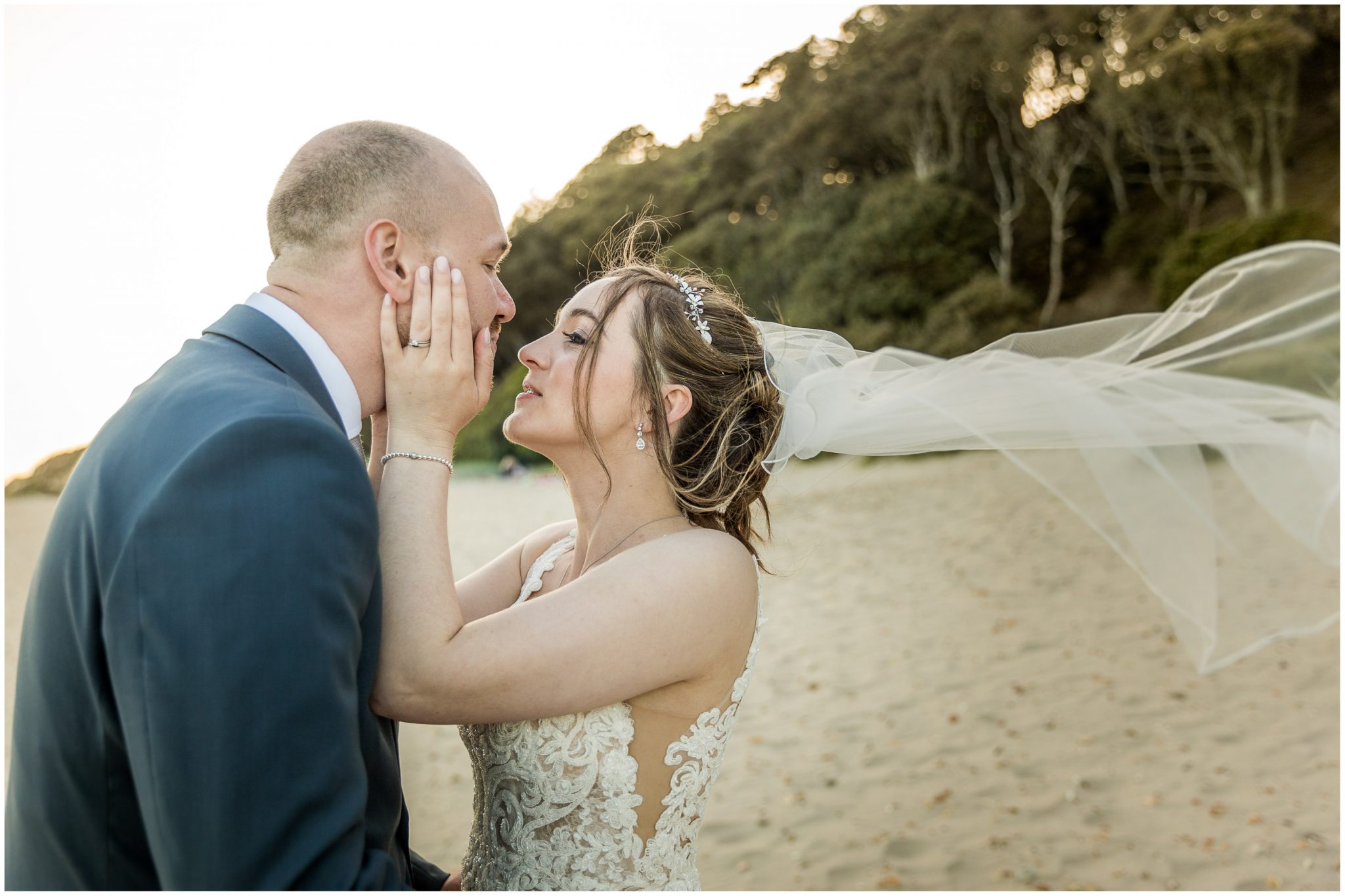 Couple kissing on Hampshire beach, Highcliffe Castle seaside wedding photography