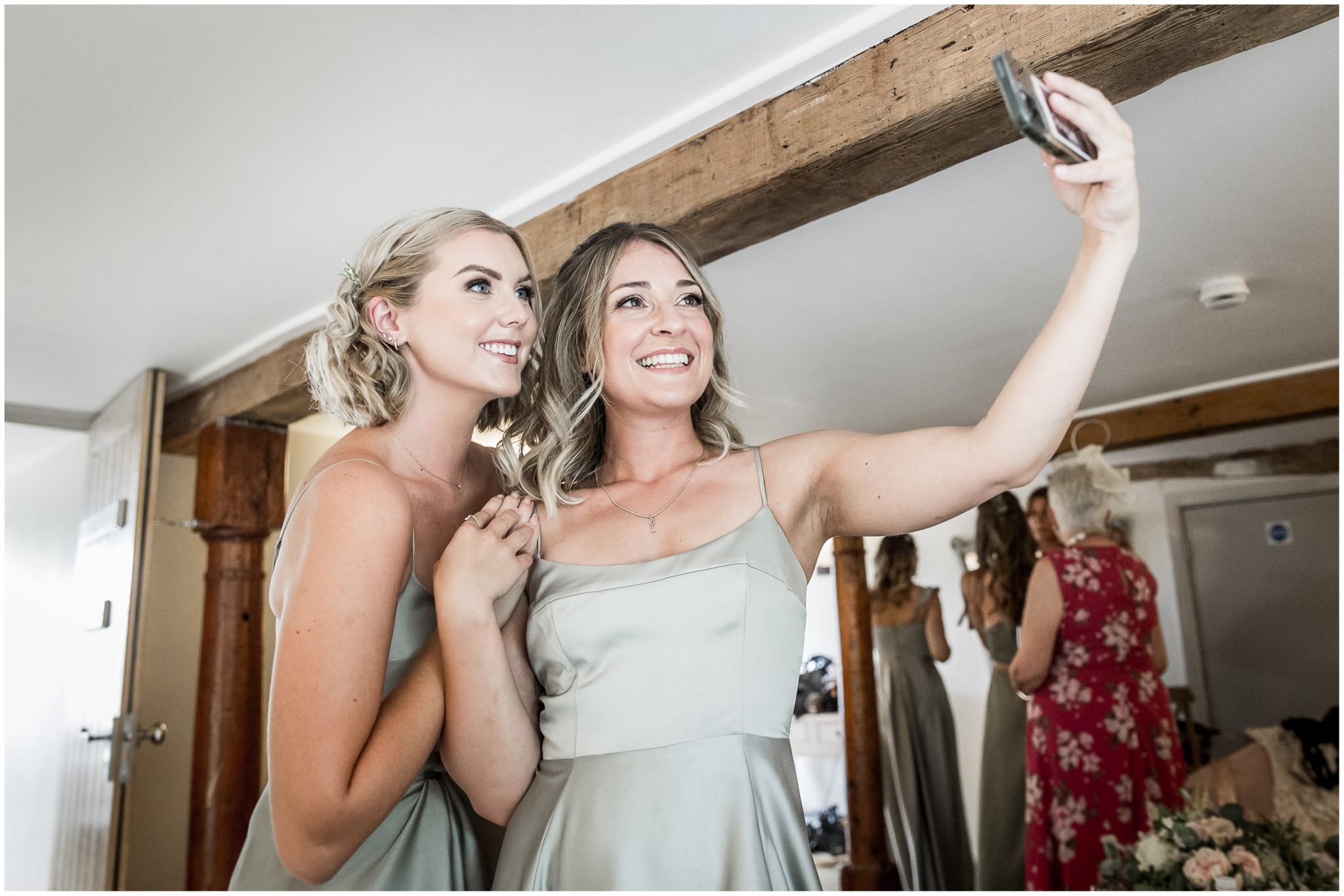 Bridesmaids take a selfie in the Avon suite bridal preparation room
