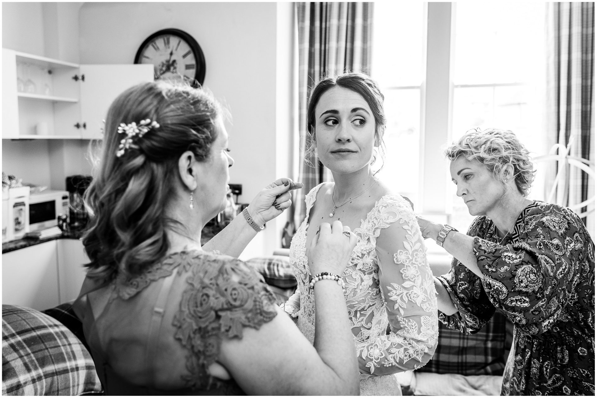 The bride gets ready - black and white photo